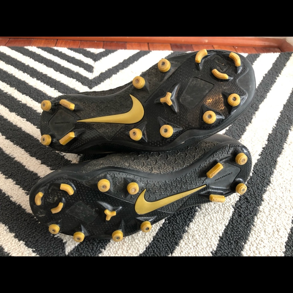 ⛔️SOLD⛔️ Boy’s Nike Phantom Soccer Cleats ⚽️ 🏆 - Picture 7 of 8